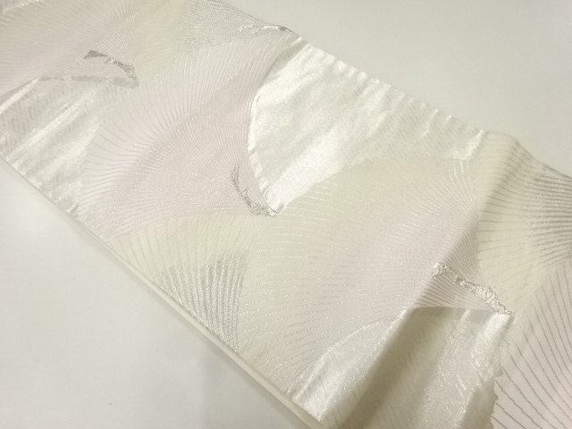 孔雀模様織出し袋帯